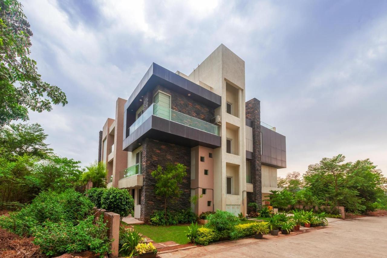 Villa Azul By Stayvista, Offering A Snooker Table, Terrace, Swimming Pool & A Spacious Lawn With A Charming Gazebo For A Perfect Getaway Lonavala Bagian luar foto